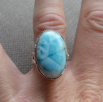 Zilveren ring Larimar gezet in bewerkte setting 17.7 mm